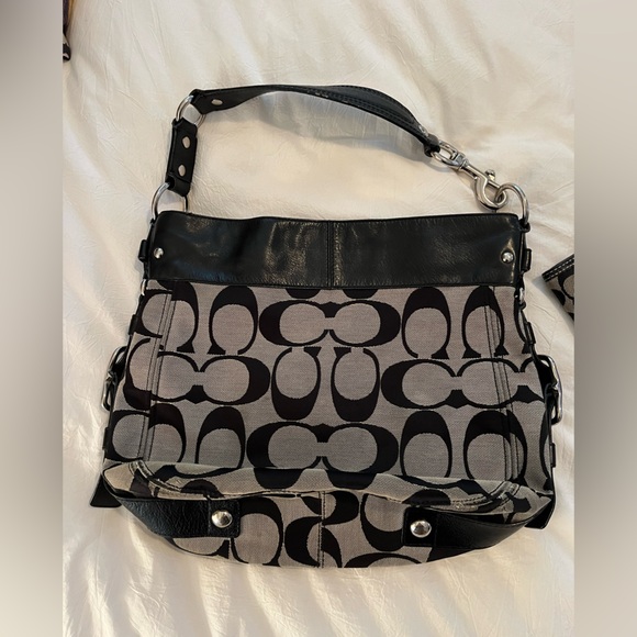 Authentic Coach Signature Jacquard shoulder bag & wallet set - Picture 5 of 13